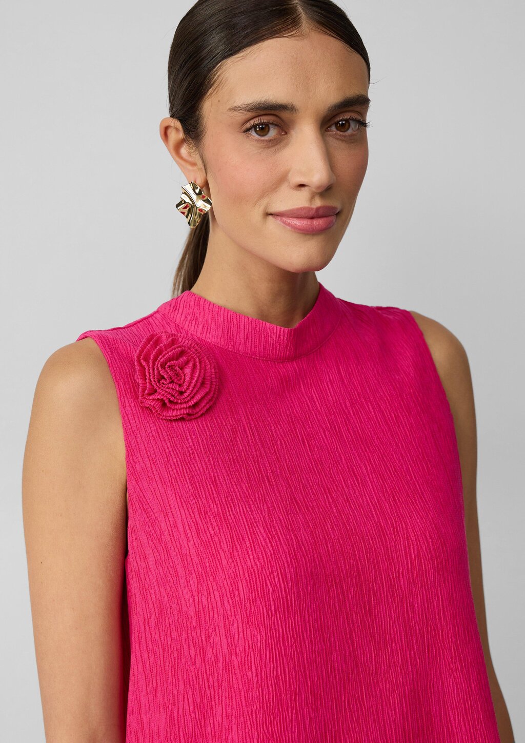 Strukturiertes Blusentop mit abnehmbarer Brosche