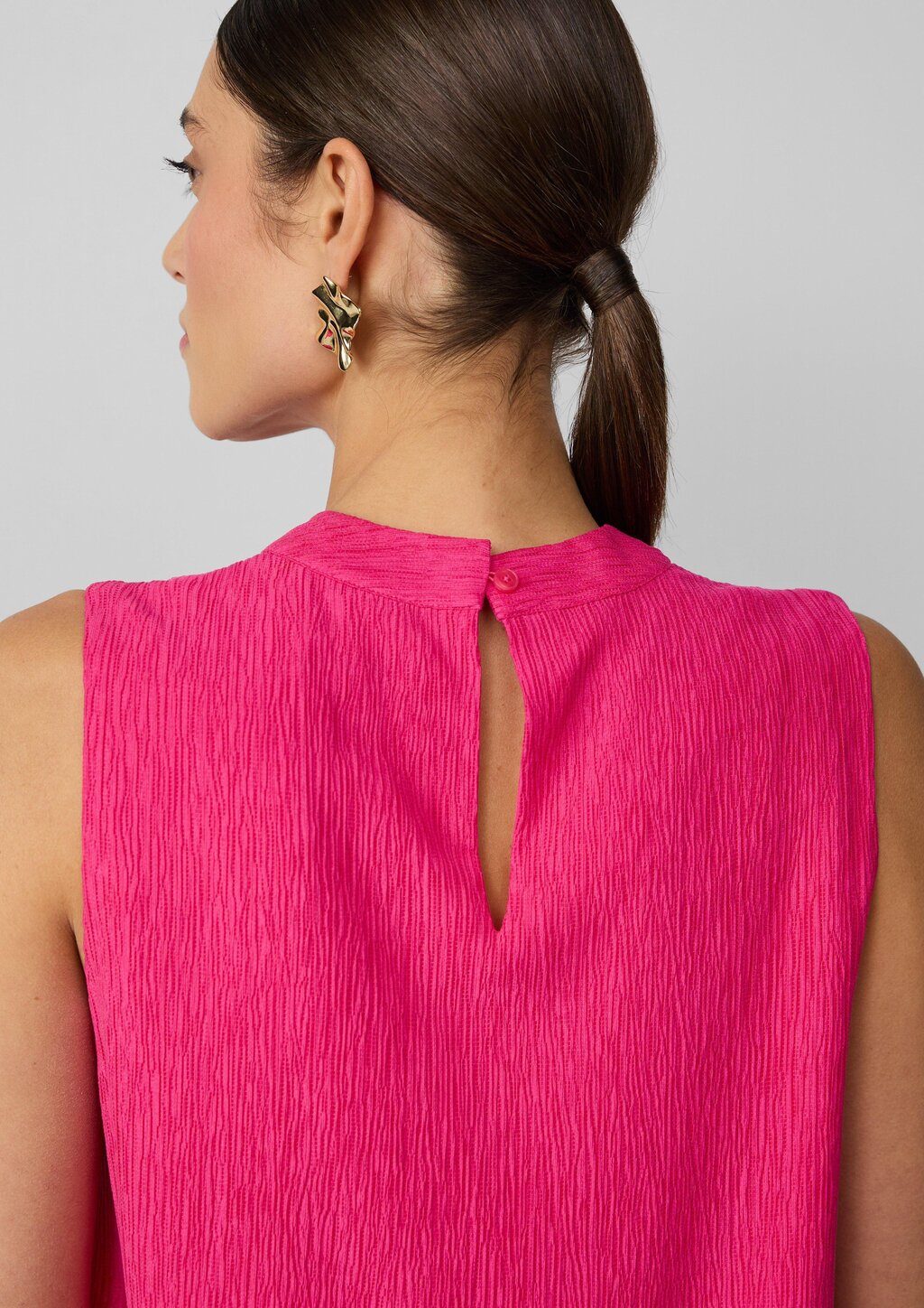 Strukturiertes Blusentop mit abnehmbarer Brosche