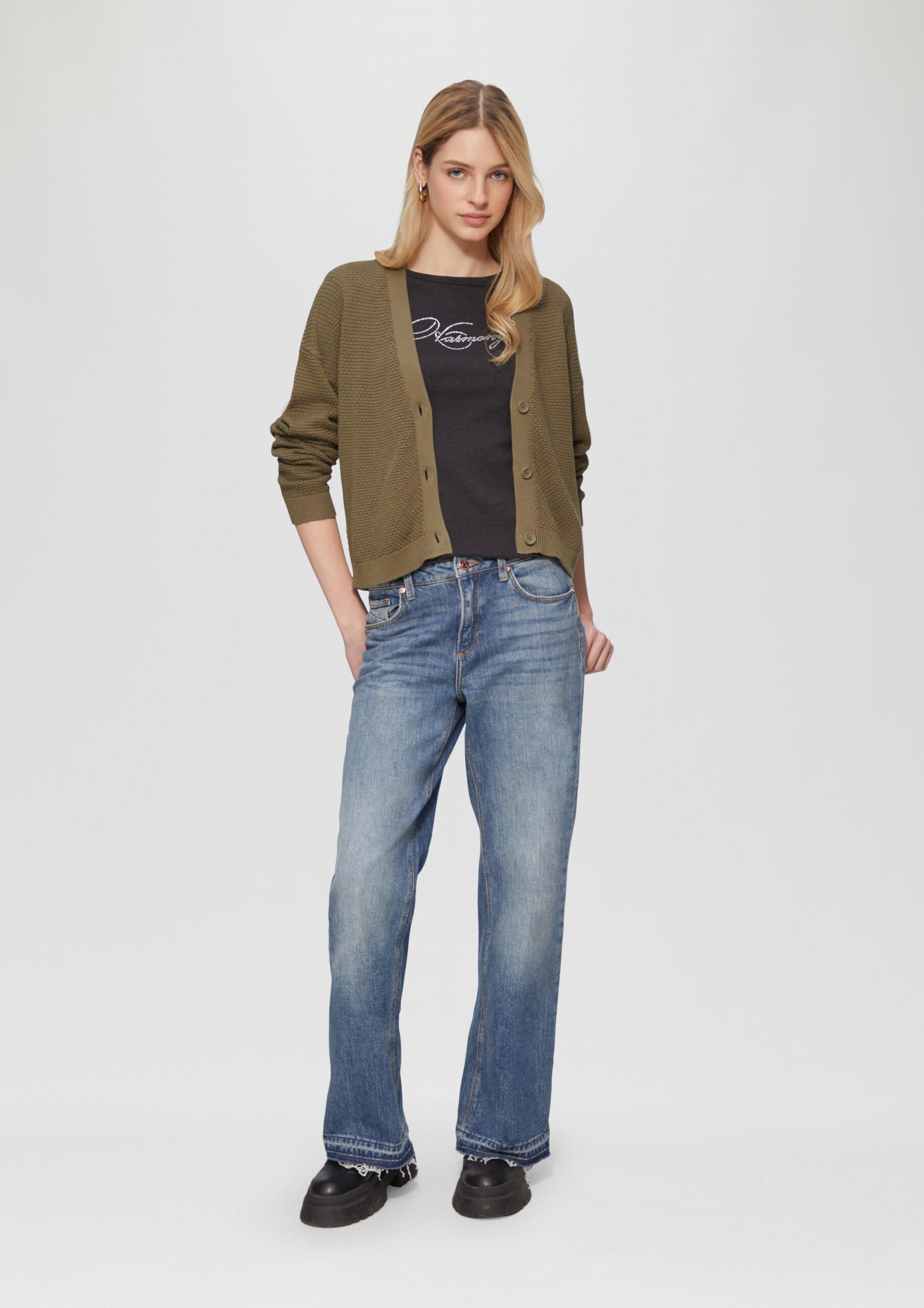 Strickjacke mit Strukturmuster und Knöpfen