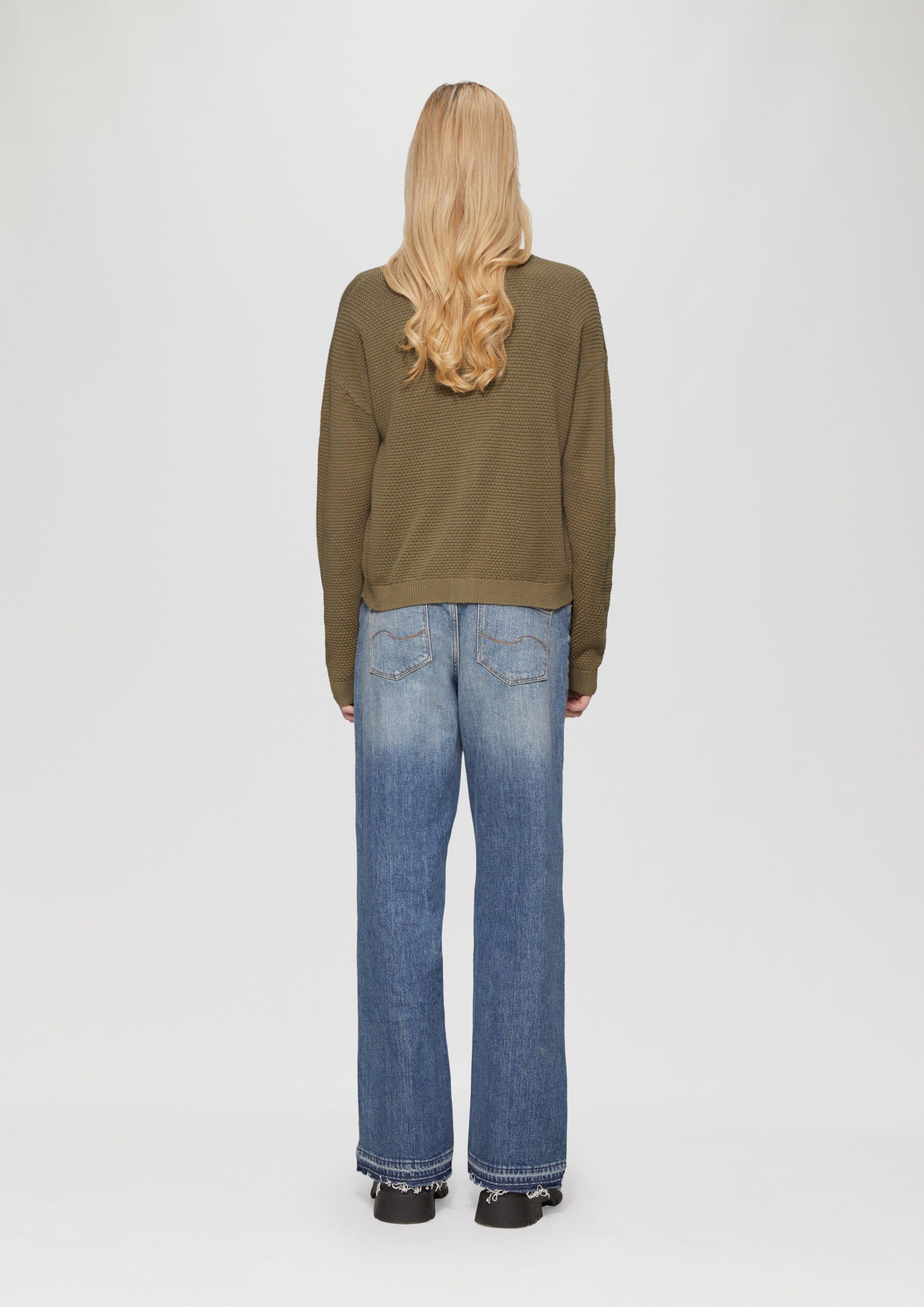 Strickjacke mit Strukturmuster und Knöpfen