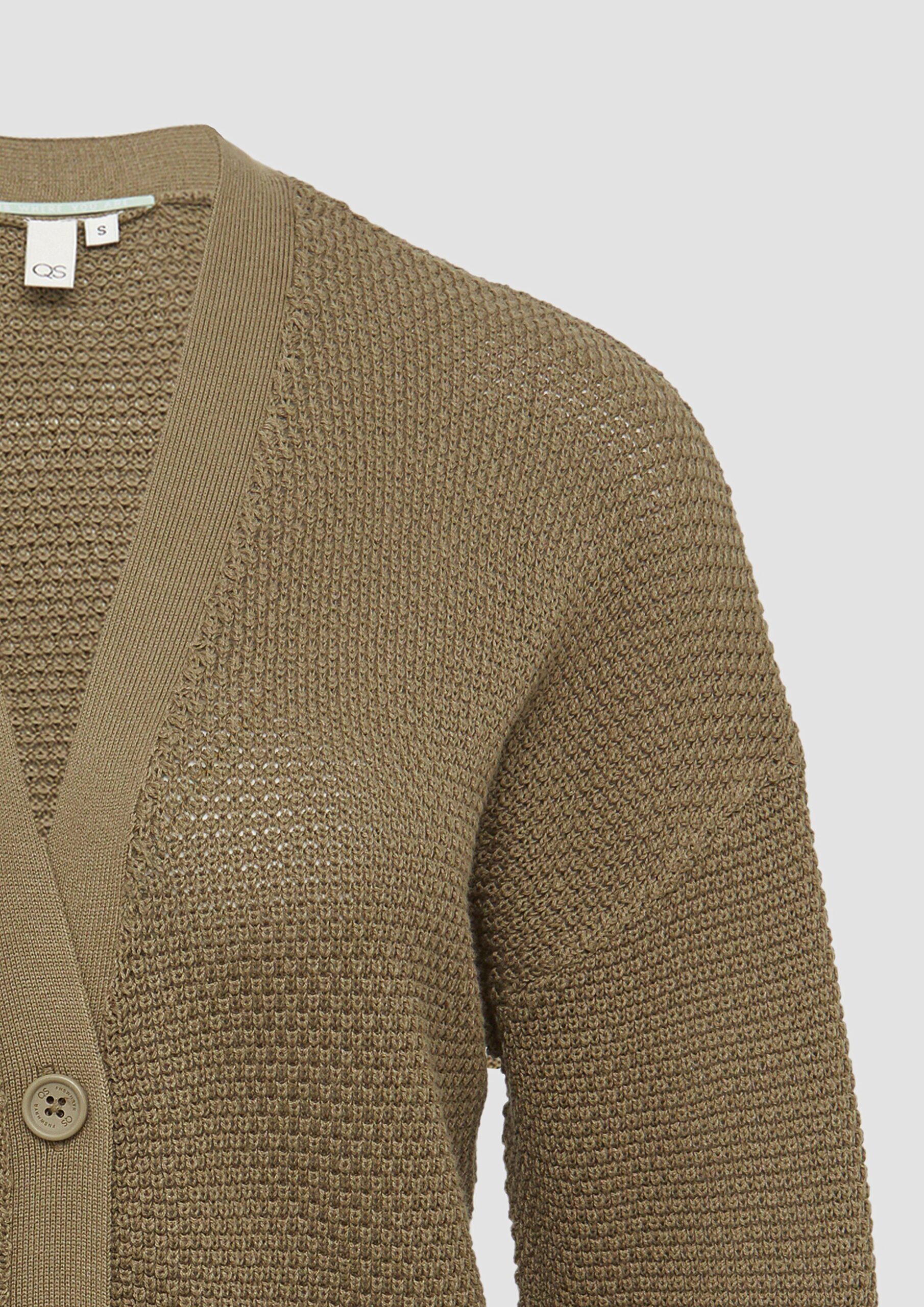 Strickjacke mit Strukturmuster und Knöpfen