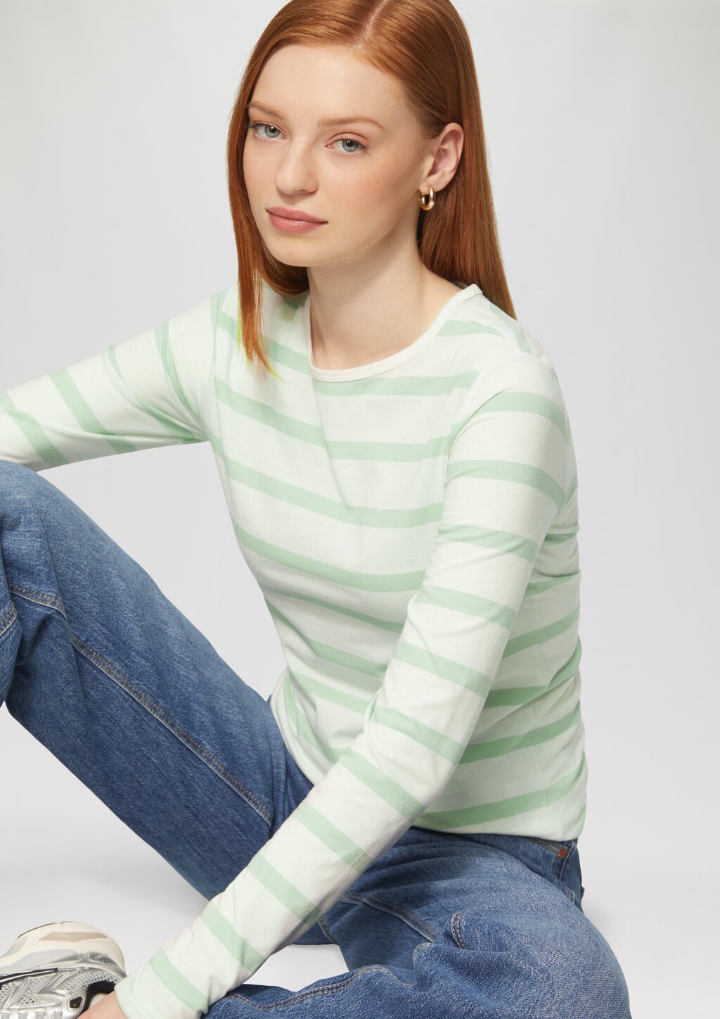 Schmales Ringelshirt mit Rundhalsausschnitt