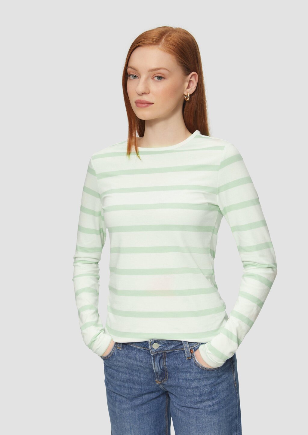 Schmales Ringelshirt mit Rundhalsausschnitt