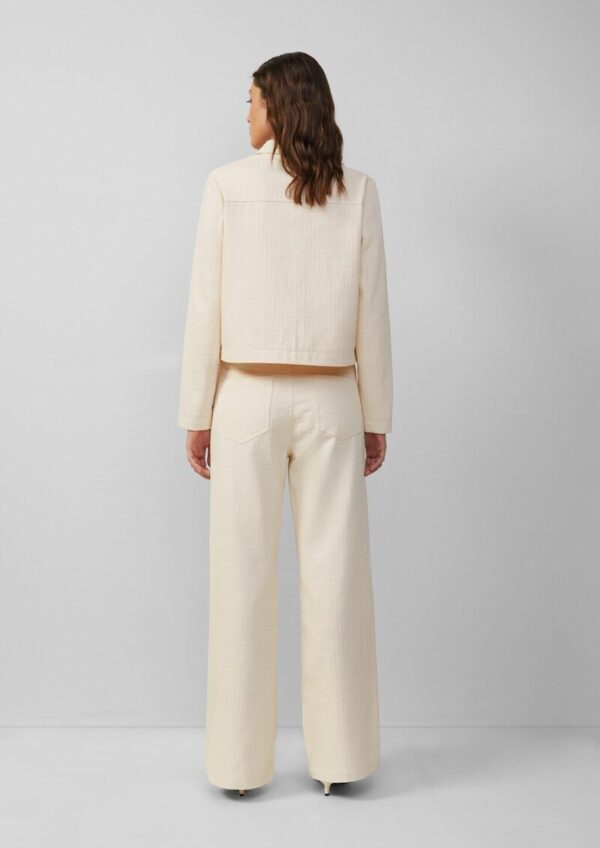 Leichte Jacke mit Strukturmuster und goldfarbenen Knöpfen