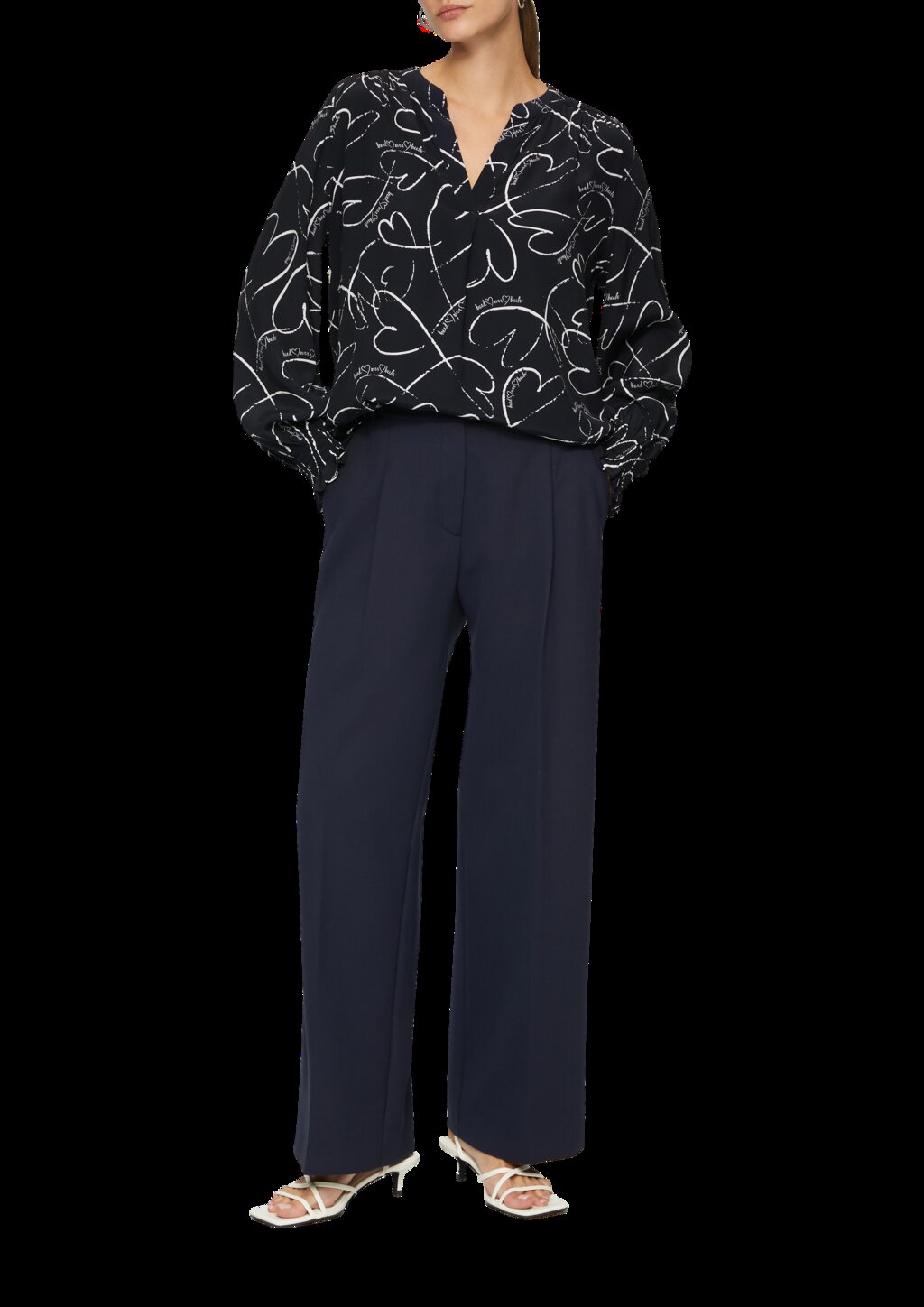 Viskosebluse mit All-over-Print und Smok-Detail am Ärmel