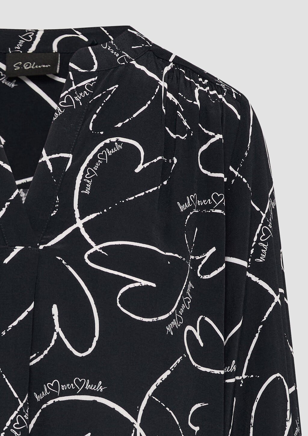 Viskosebluse mit All-over-Print und Smok-Detail am Ärmel