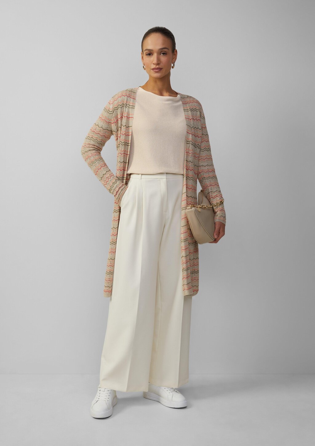 Feinstrickpullover mit Glitzergarn und Fledermausärmeln