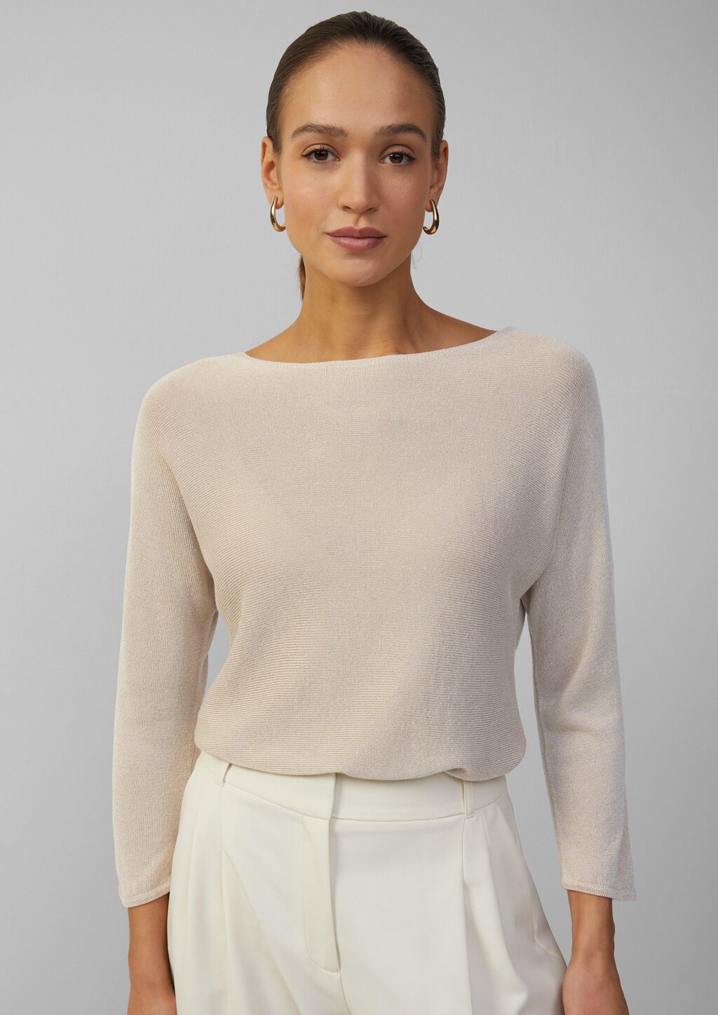 Feinstrickpullover mit Glitzergarn und Fledermausärmeln