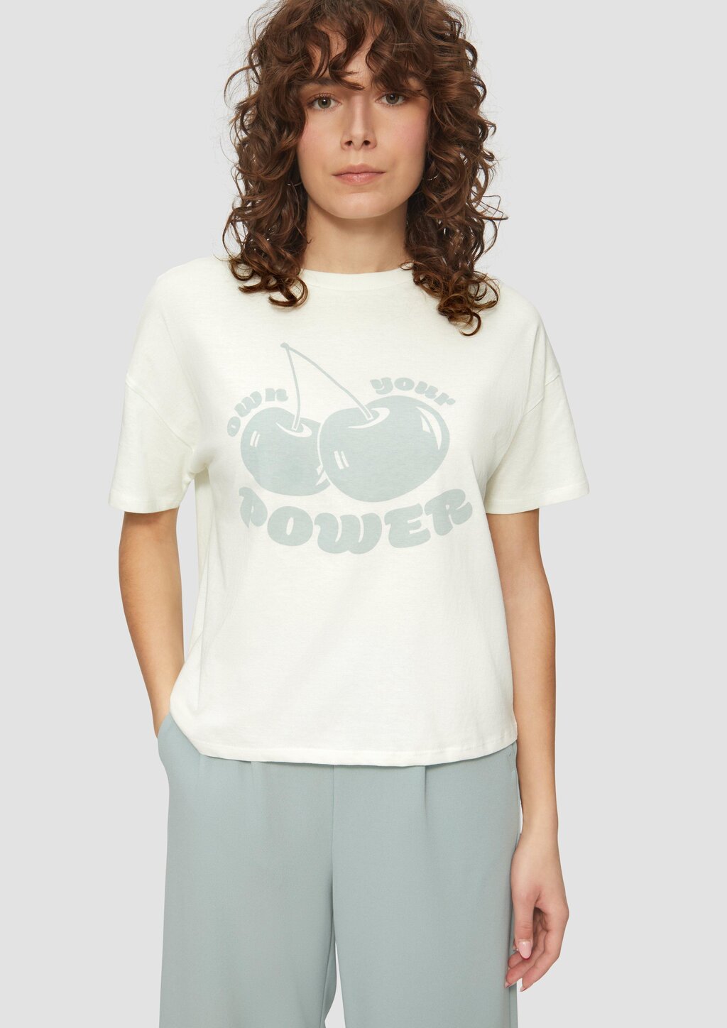 Printshirt mit überschnittener Schulter