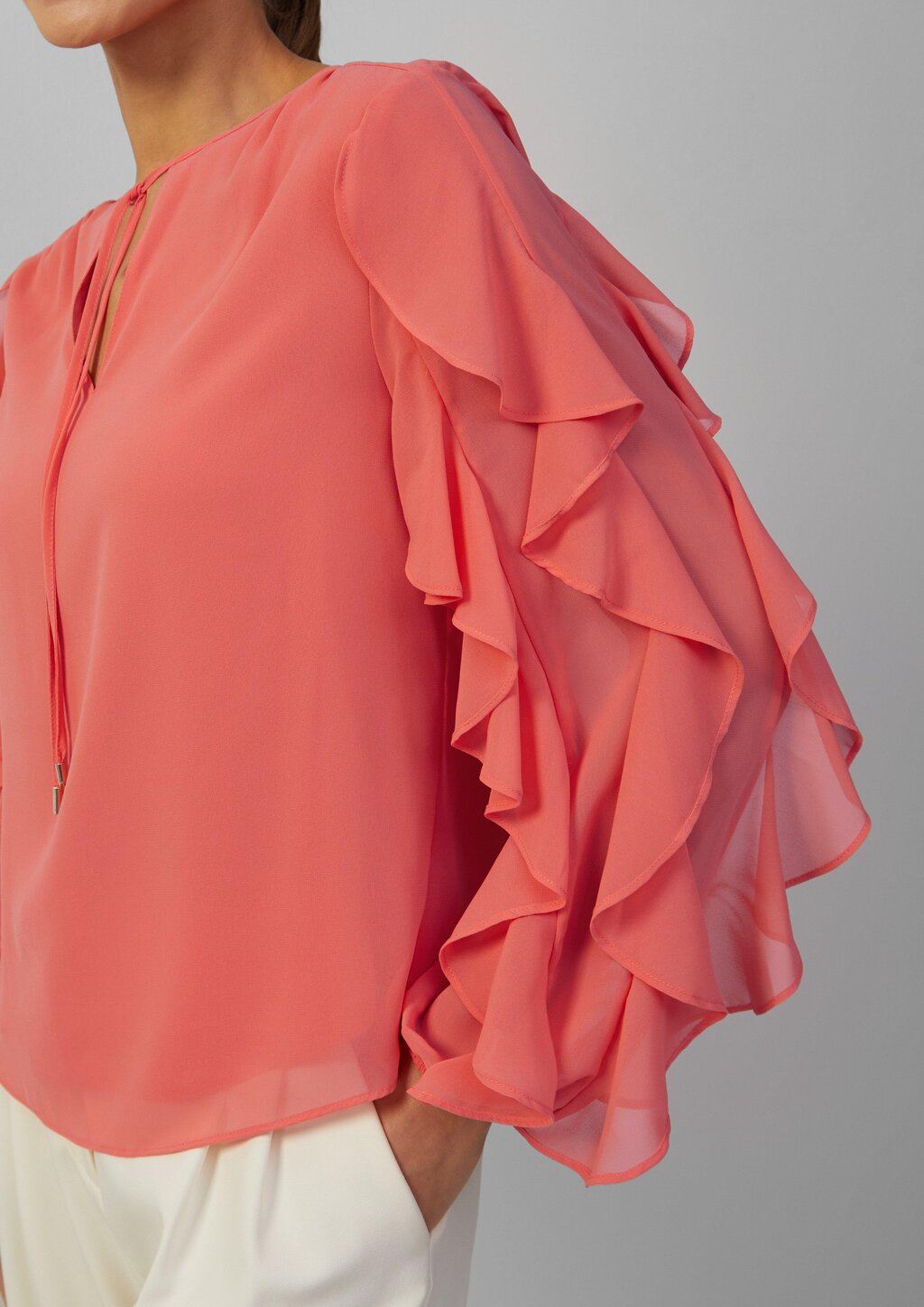 Leichte Chiffonbluse mit Rüschenärmeln