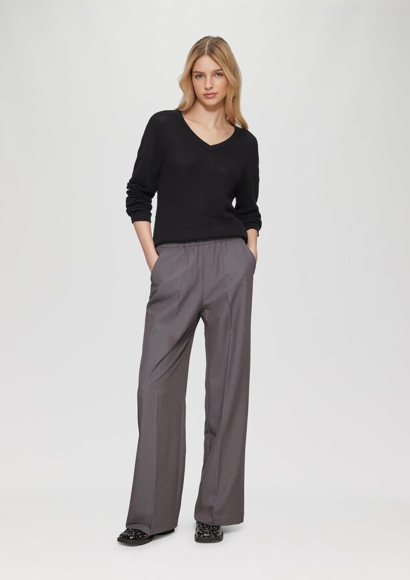 Pullover mit Strukturmuster und V-Ausschnitt