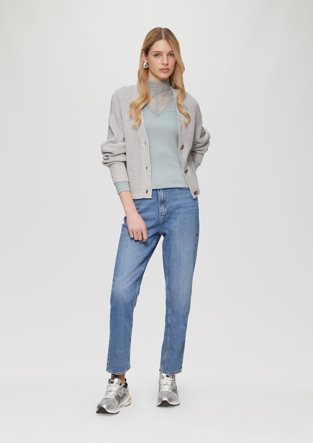 Schmales Rippshirt mit Spitzeneinsatz am Ausschnitt