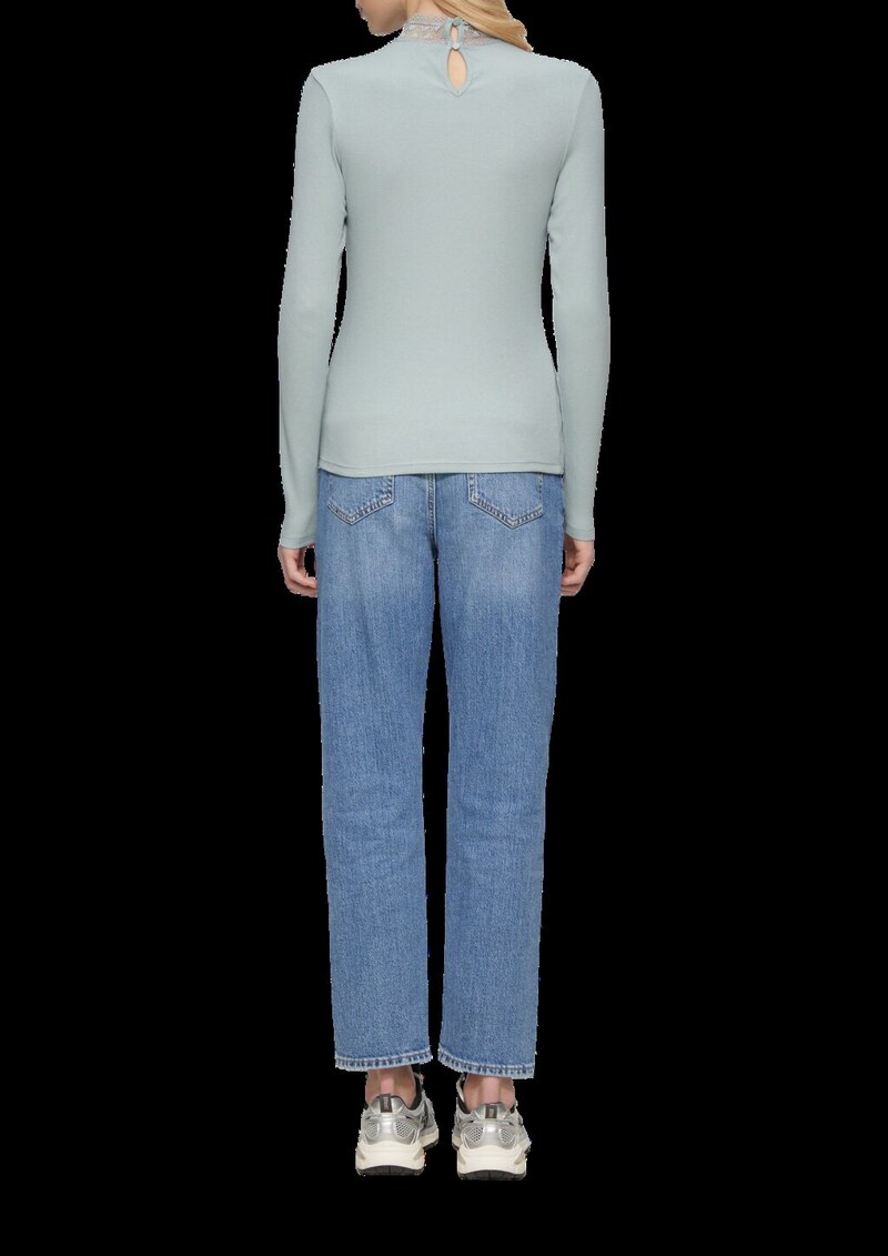 Schmales Rippshirt mit Spitzeneinsatz am Ausschnitt