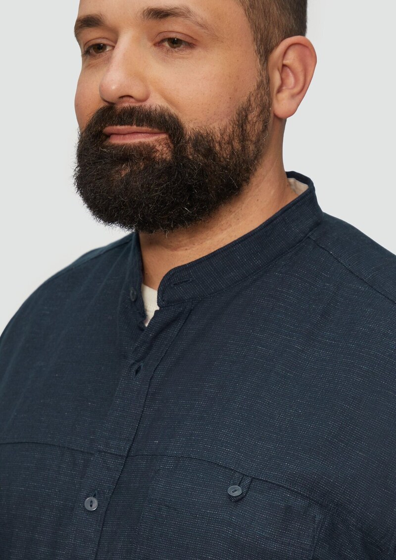 Regular Fit: Strukturiertes Baumwollhemd mit Stehkragen