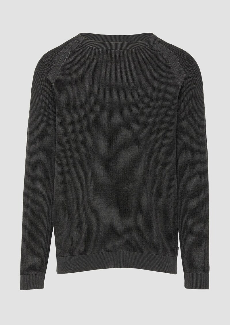 Gewaschener Strickpullover mit Struktur