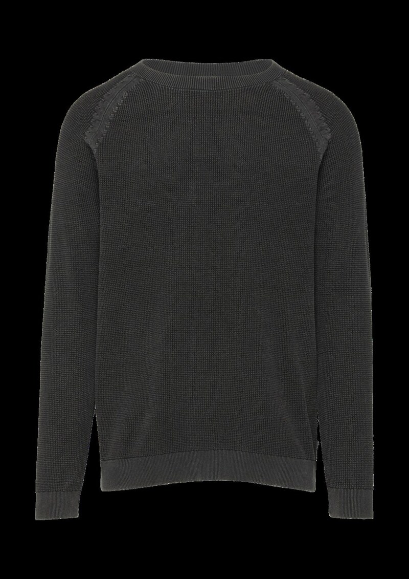 Gewaschener Strickpullover mit Struktur