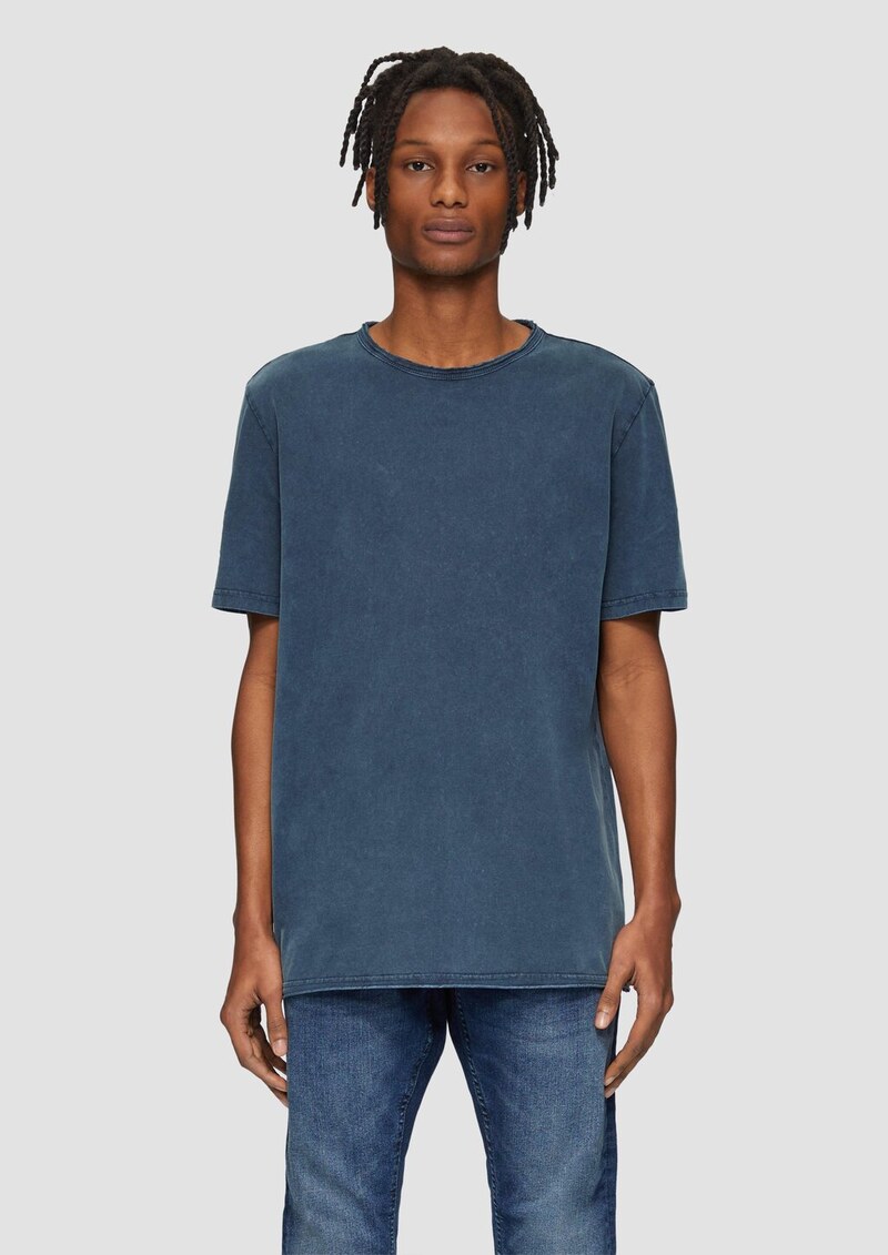Gewaschenes T-Shirt mit Rollkante