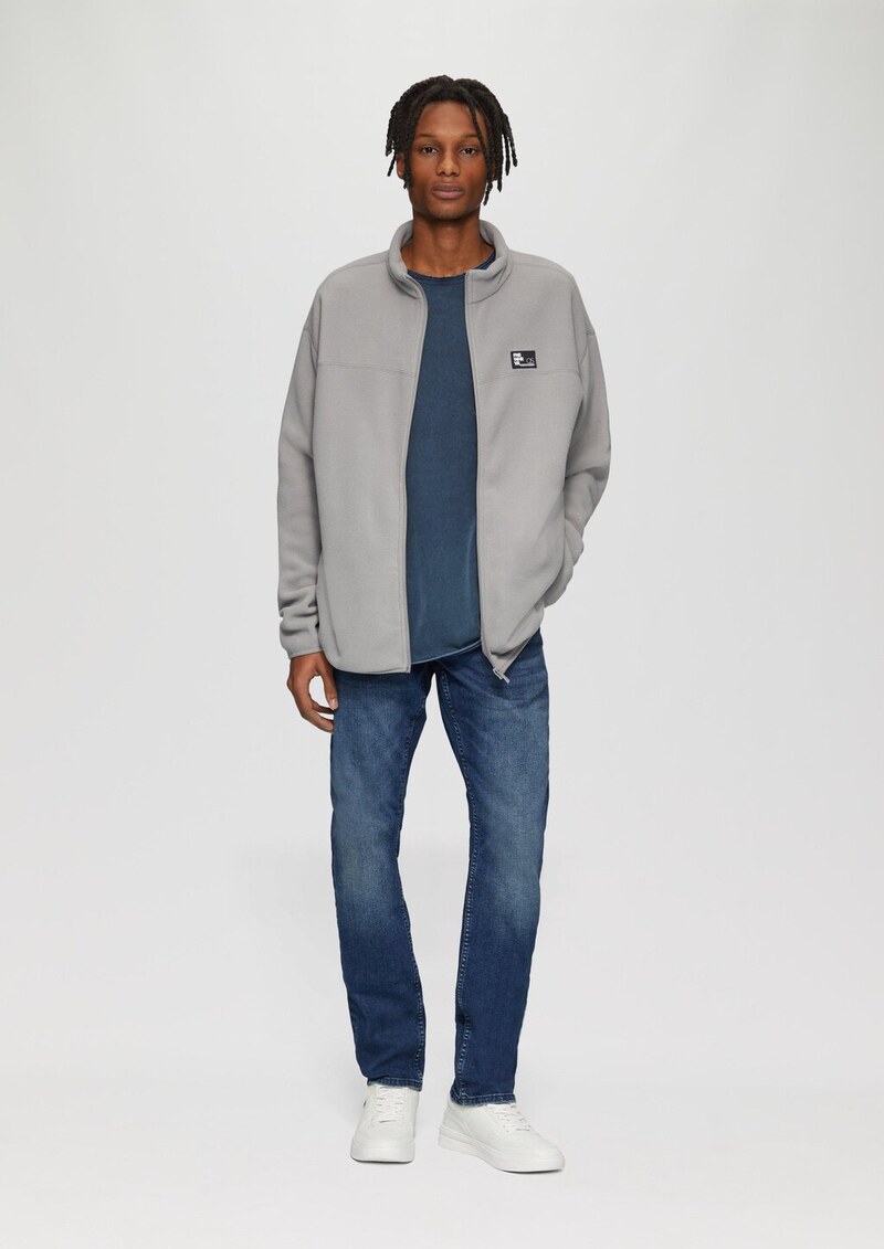 Gewaschenes T-Shirt mit Rollkante