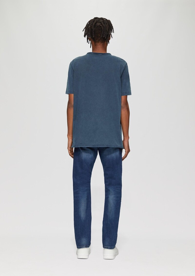Gewaschenes T-Shirt mit Rollkante