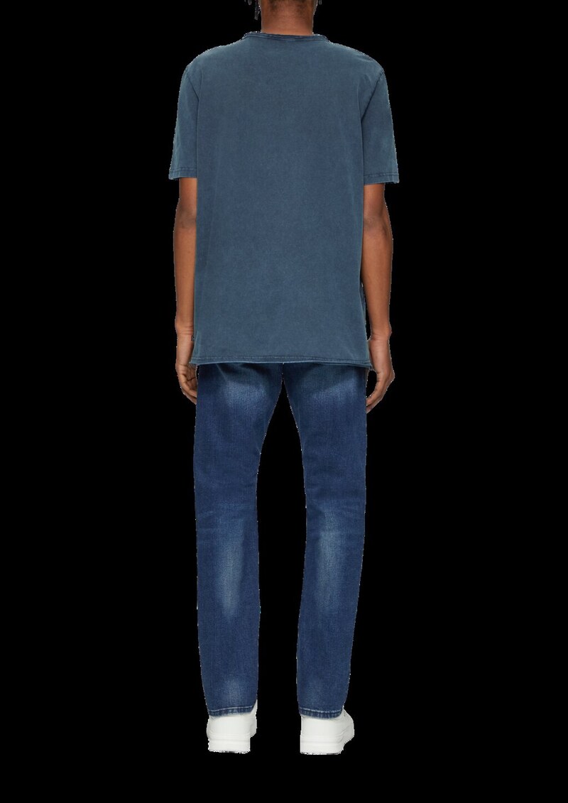 Gewaschenes T-Shirt mit Rollkante