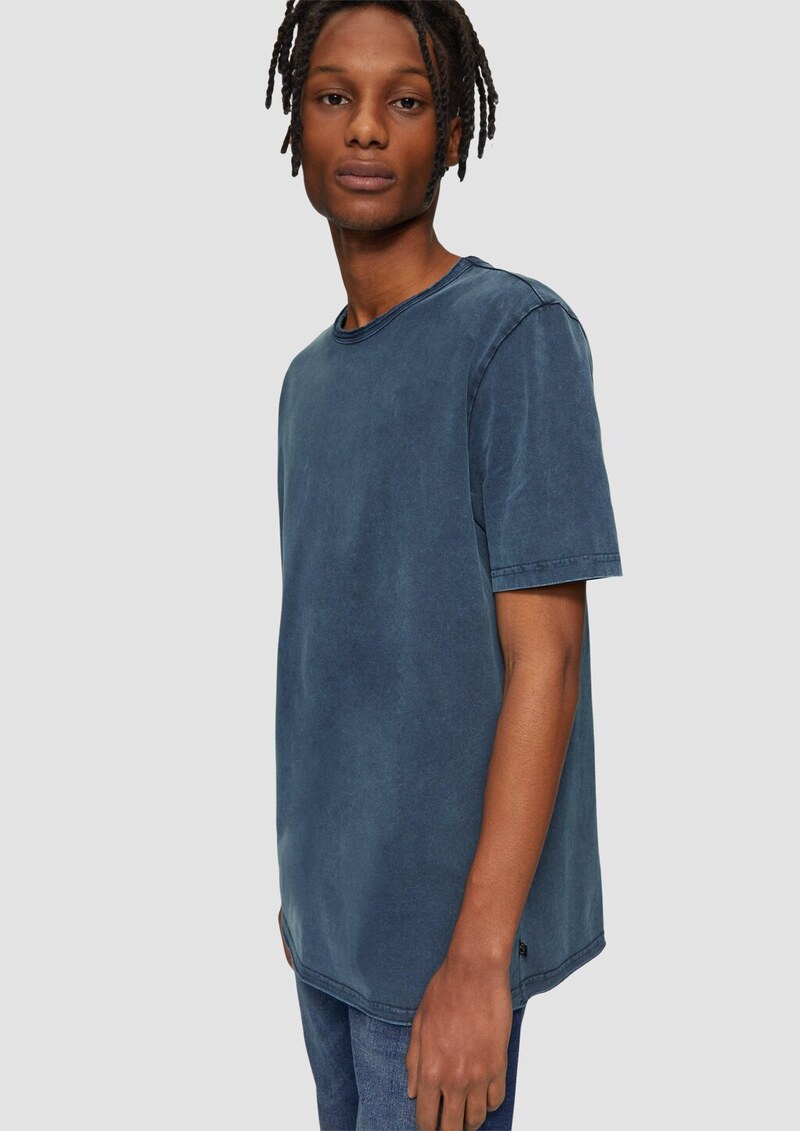 Gewaschenes T-Shirt mit Rollkante