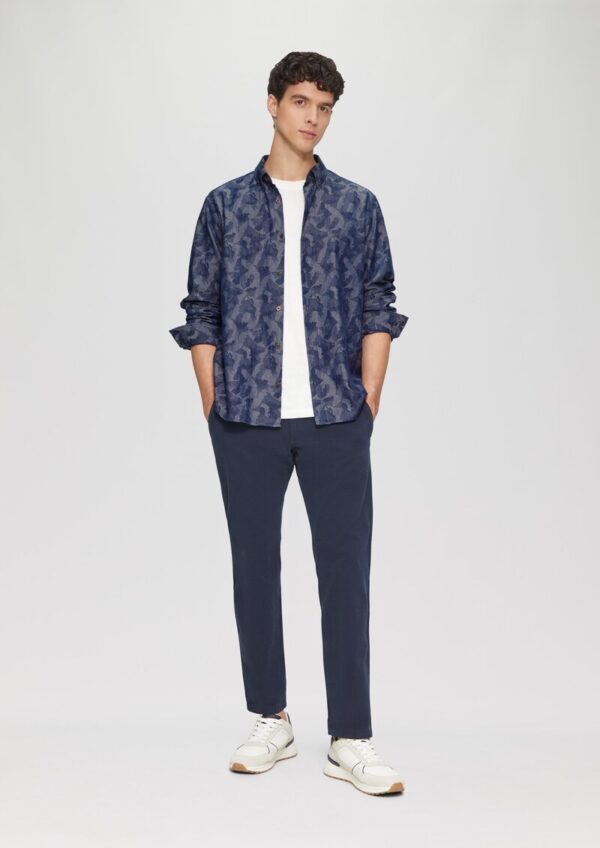 Regular Fit: Leichtes Jacquard-Hemd mit Button-Down-Kragen