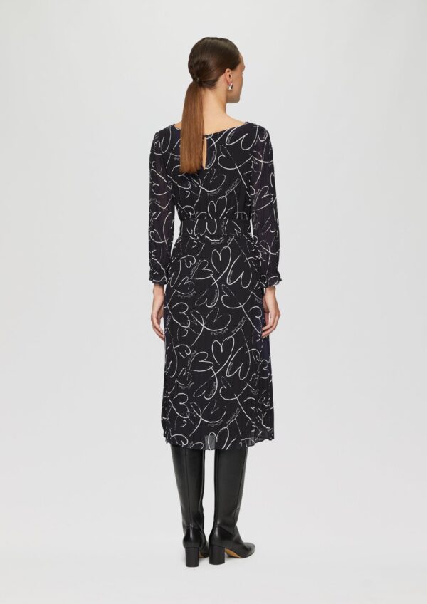 Plissee-Kleid mit Bindegürtel und Herz-Print