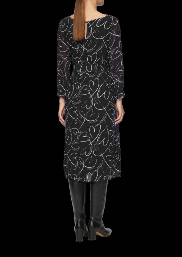 Plissee-Kleid mit Bindegürtel und Herz-Print