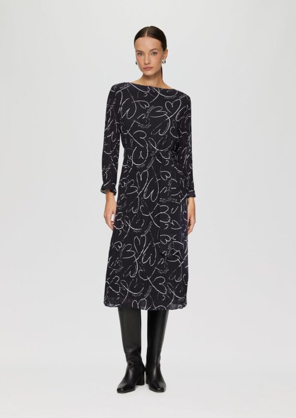 Plissee-Kleid mit Bindegürtel und Herz-Print