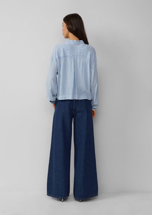 Verkürzte Streifenbluse mit aufgesetzter Tasche