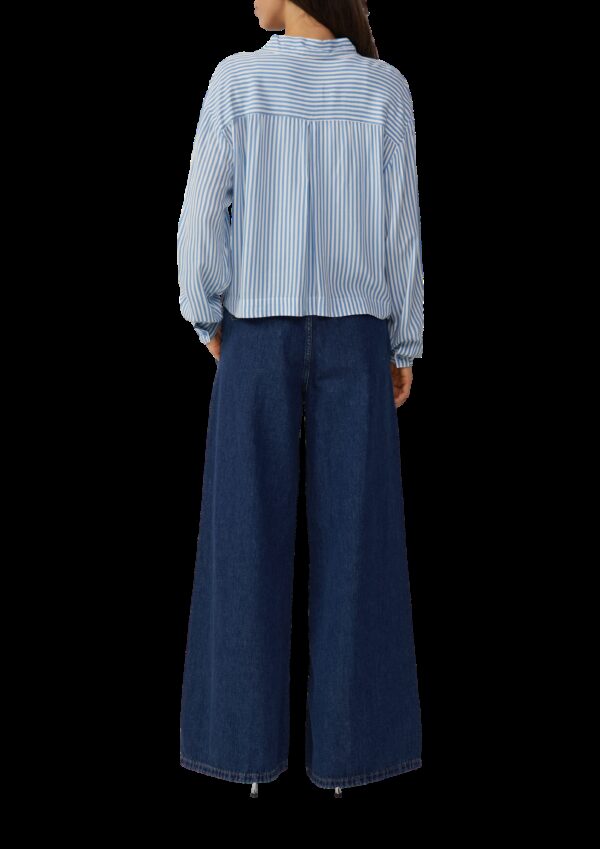 Verkürzte Streifenbluse mit aufgesetzter Tasche