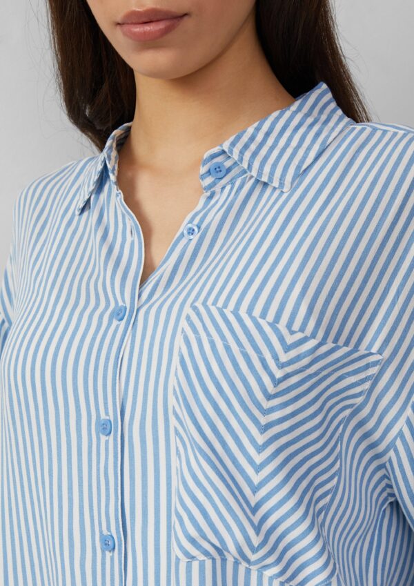 Verkürzte Streifenbluse mit aufgesetzter Tasche