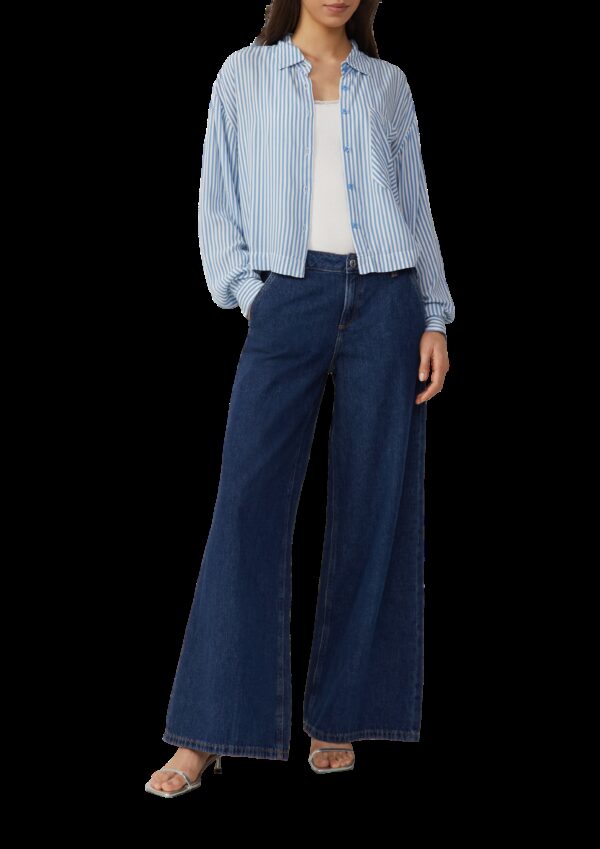 Verkürzte Streifenbluse mit aufgesetzter Tasche