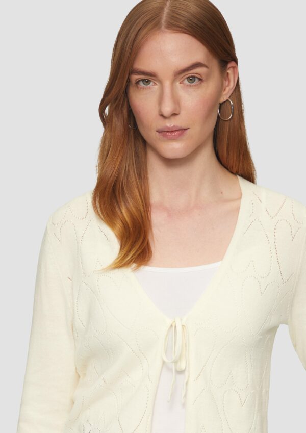 Feinstrick-Jacke mit Herz-Ajourmuster und Bindeband