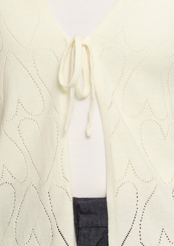 Feinstrick-Jacke mit Herz-Ajourmuster und Bindeband