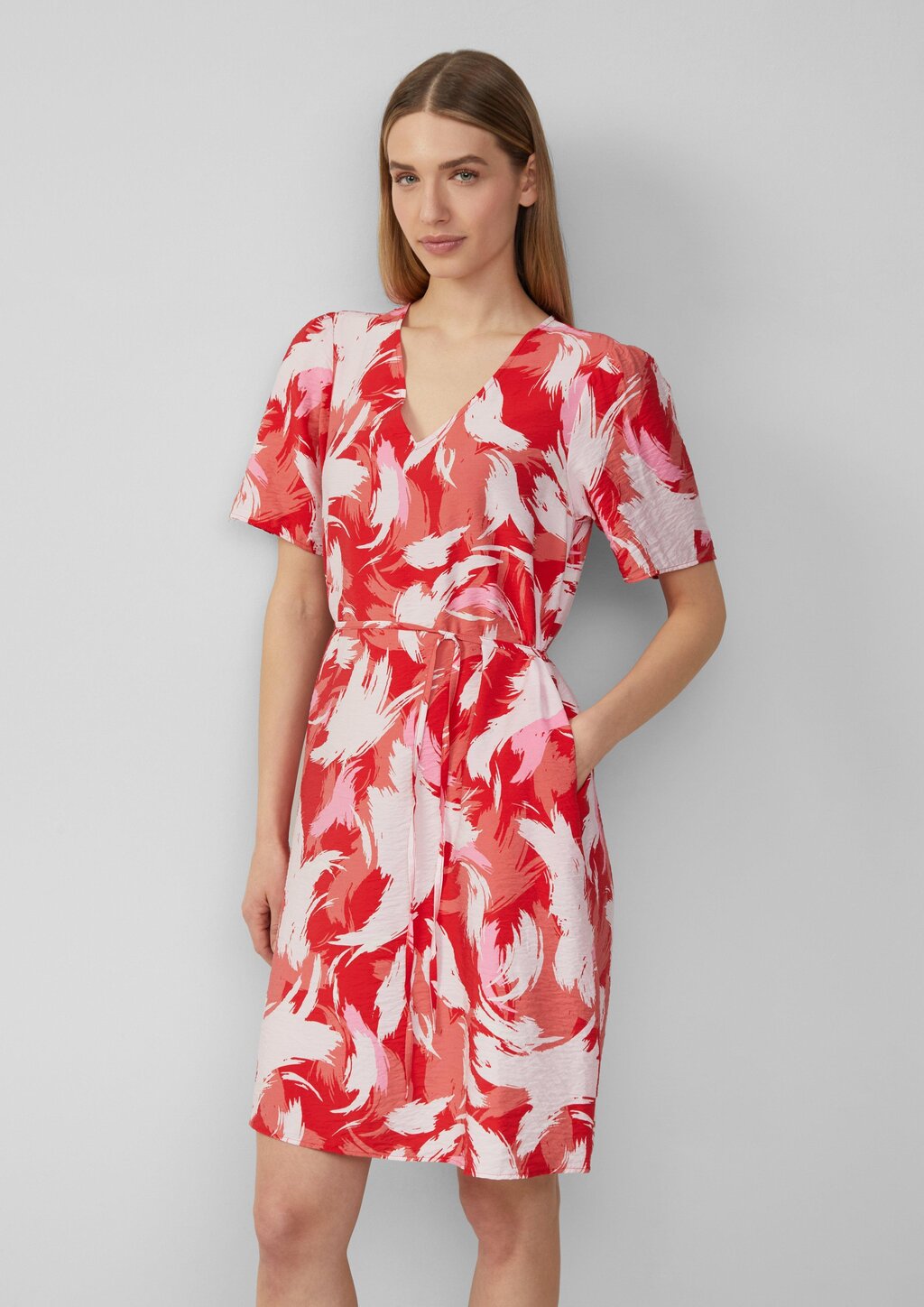 Kurzes Kleid aus Viskosemix mit Puffärmeln