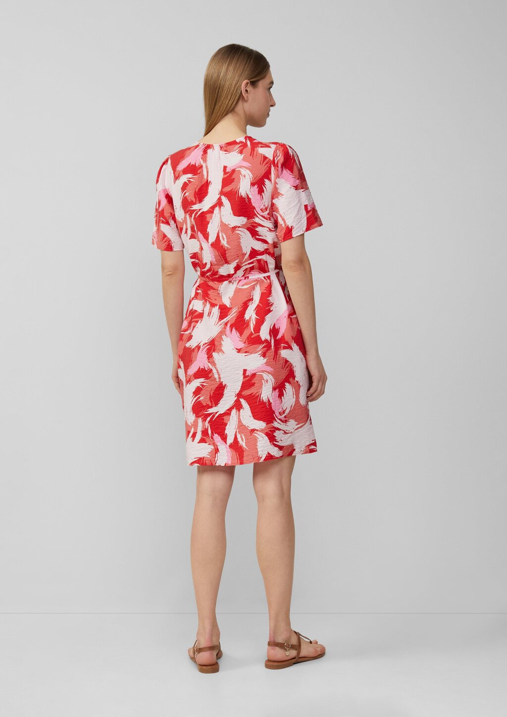 Kurzes Kleid aus Viskosemix mit Puffärmeln