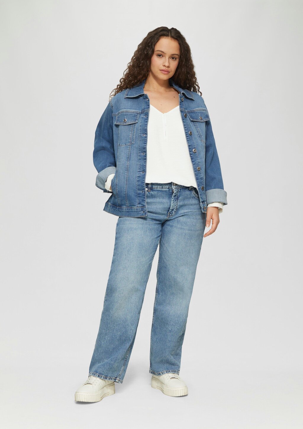 Strukturierte Bluse aus Viskosemix mit Smok-Details