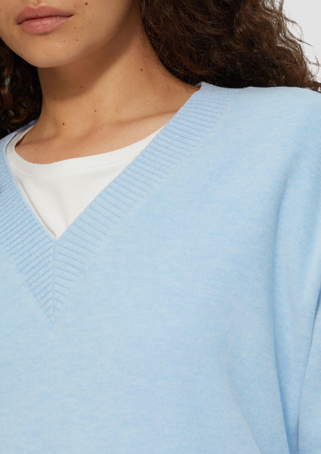 Weiches Sweatshirt mit V-Ausschnitt