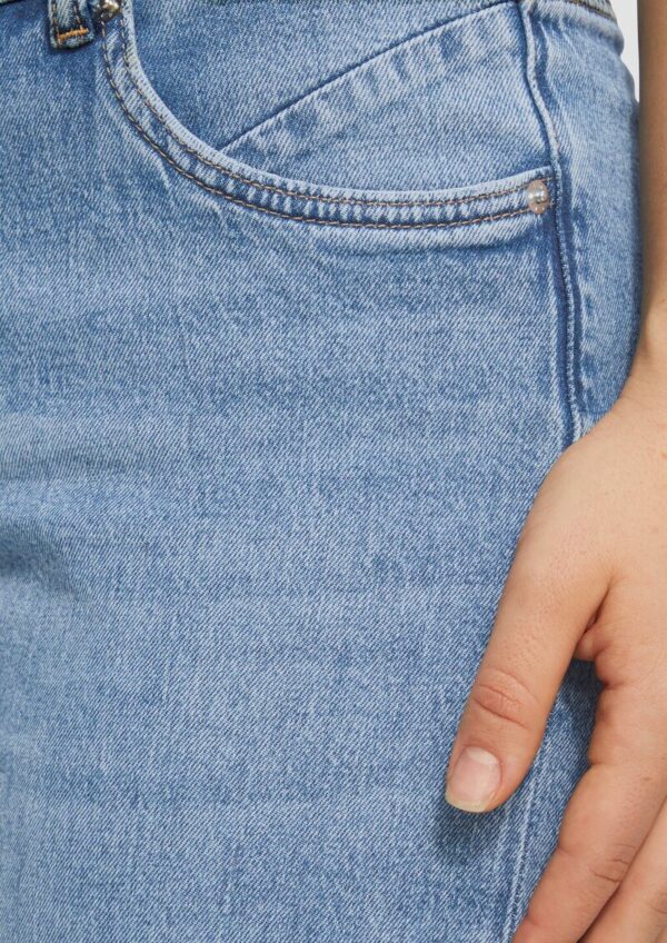 Jeans / Straight Fit / Mid Rise / Straight Leg