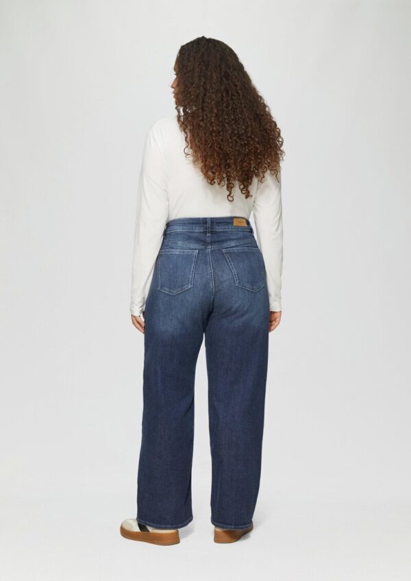Jeans / Straight Fit / Mid Rise / Straight Leg