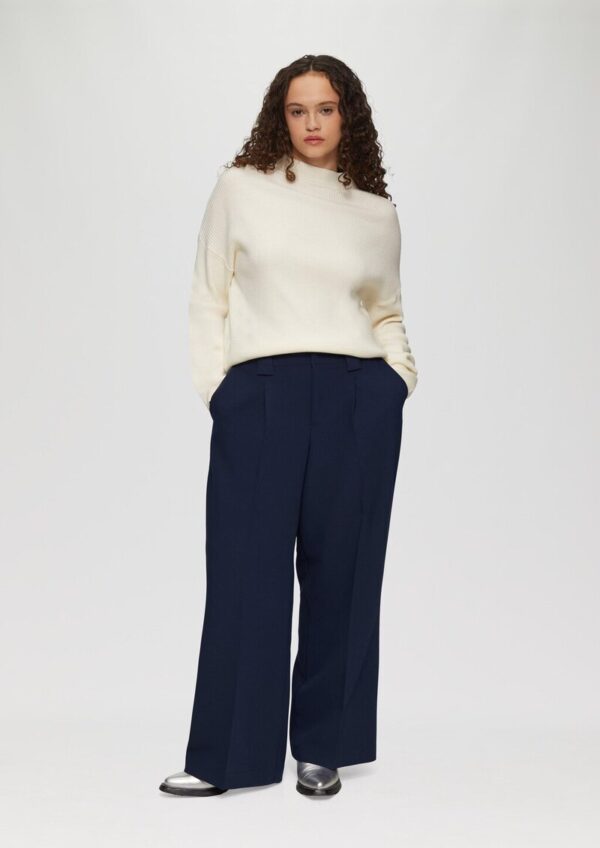 Hose mit Bundfalten im Regular Fit