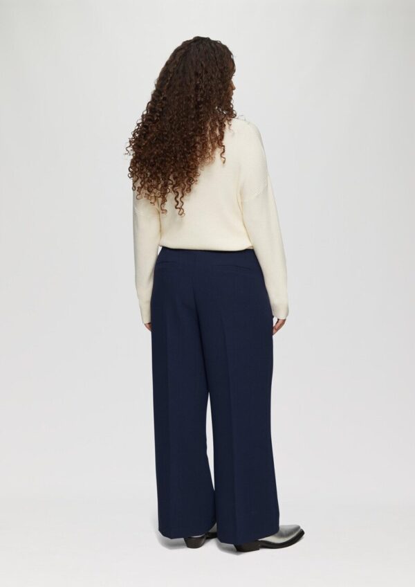 Hose mit Bundfalten im Regular Fit