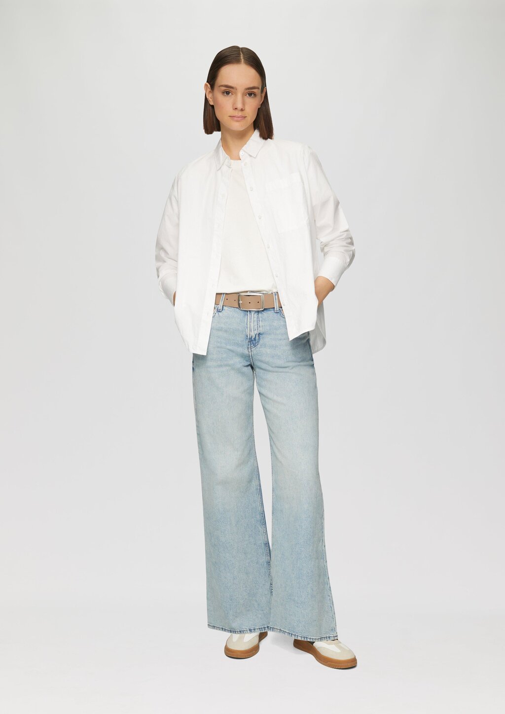 Ledergürtel mit eckiger Schließe