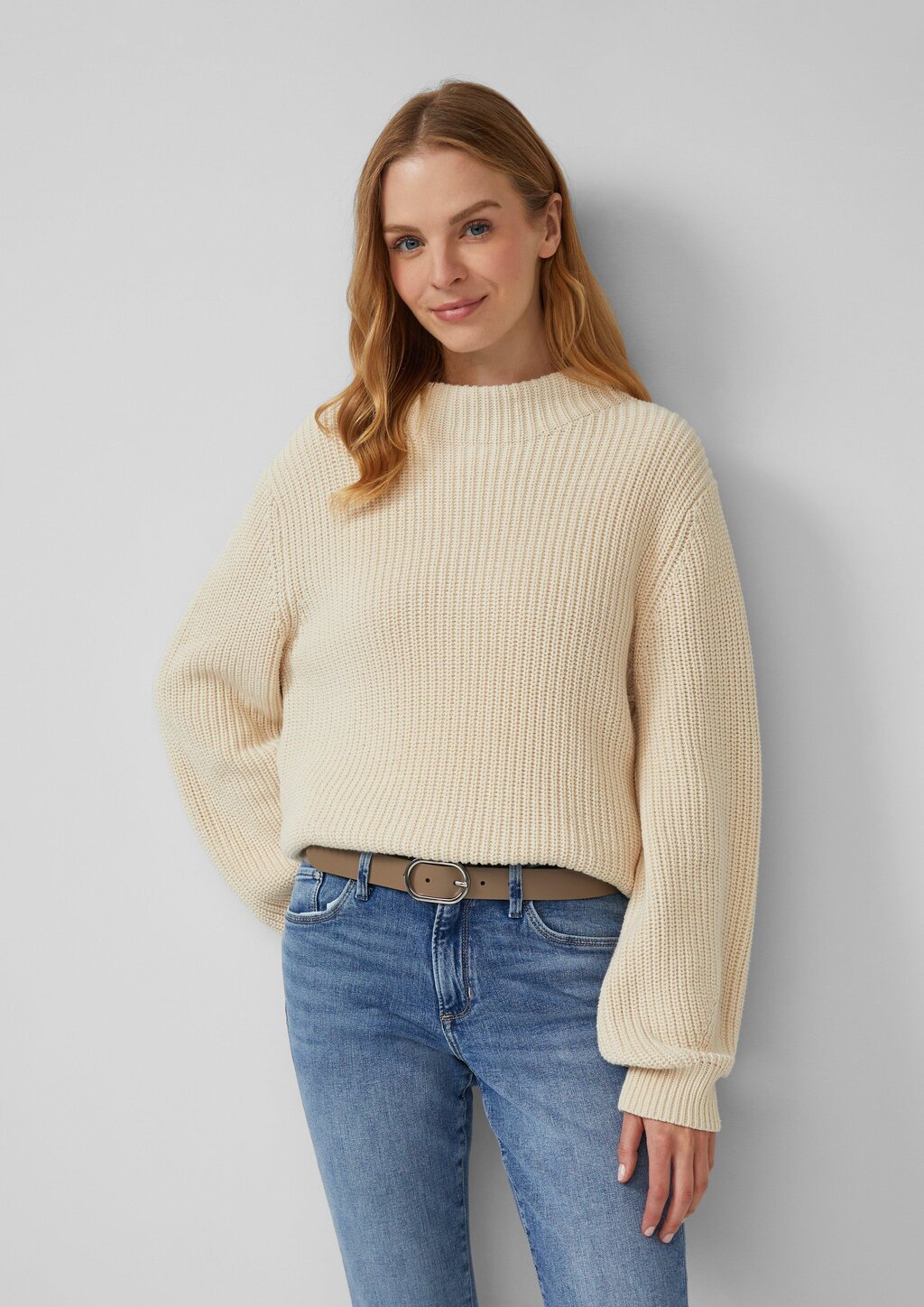 Hochwertiger Ledergürtel mit ovaler Schließe und Logo-Detail