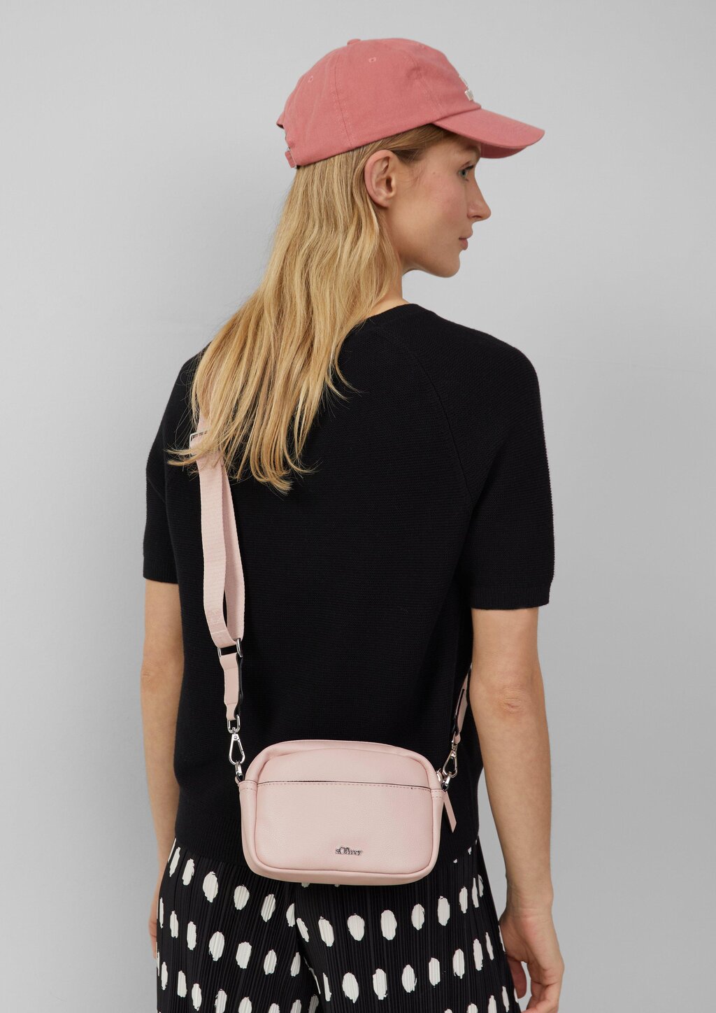 Camera-Bag mit Logo-Schultergurt und Reißverschluss