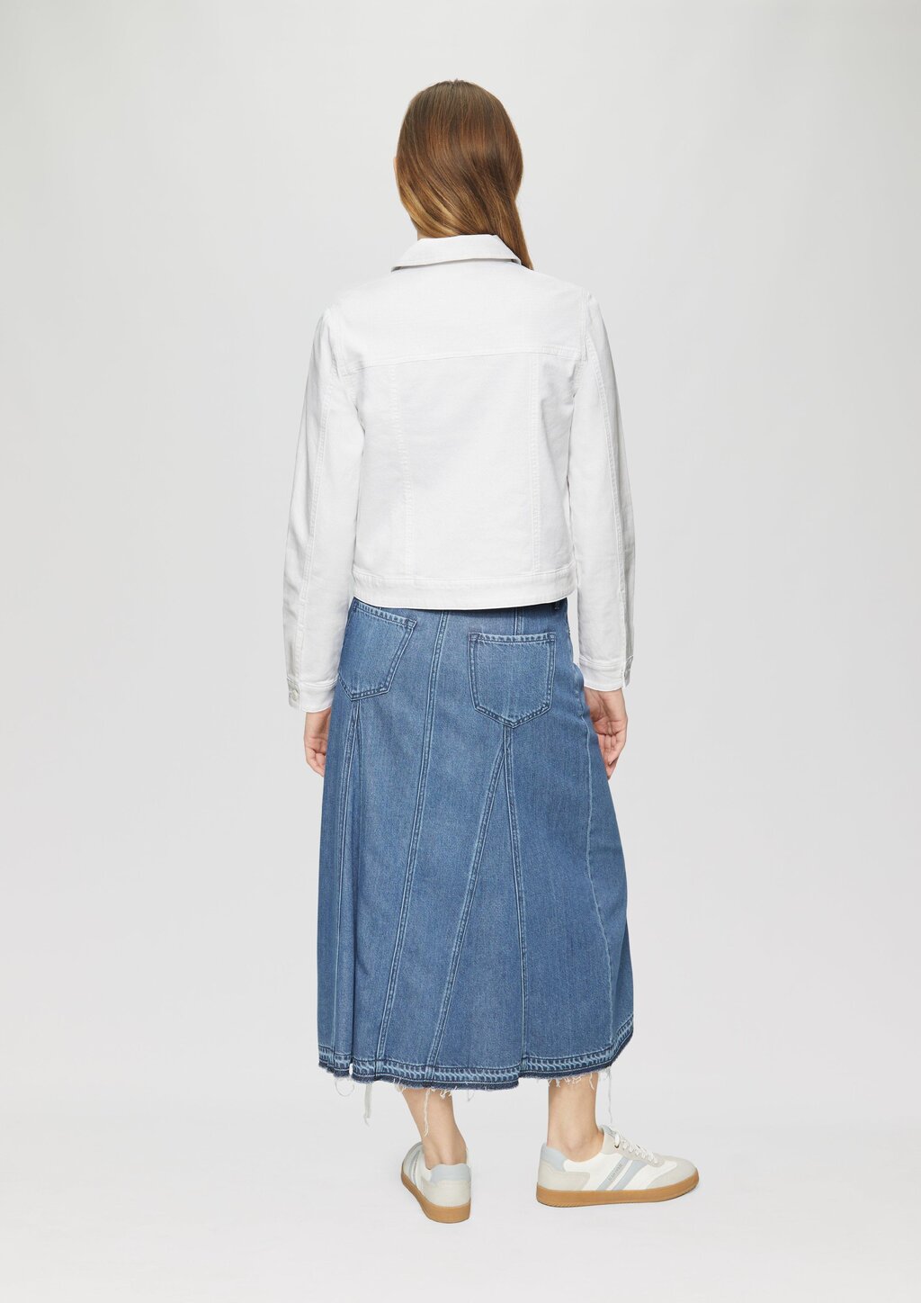 Elastische Jeansjacke mit seitlichen Eingrifftaschen