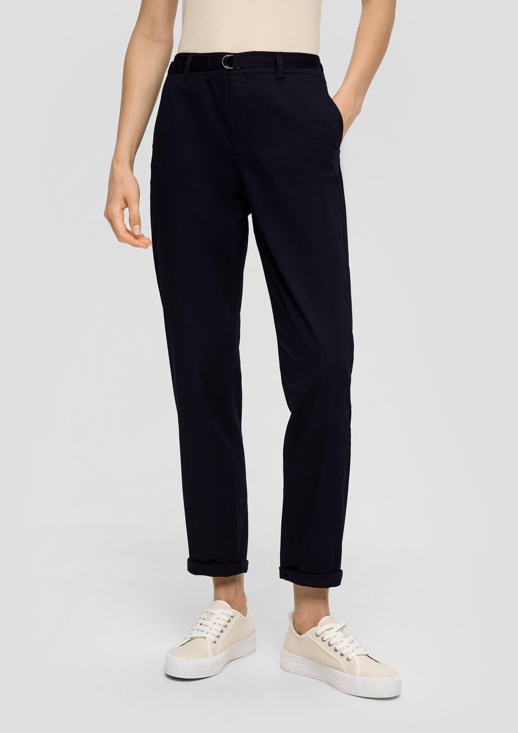 Chino mit Gürtel aus Baumwollstretch