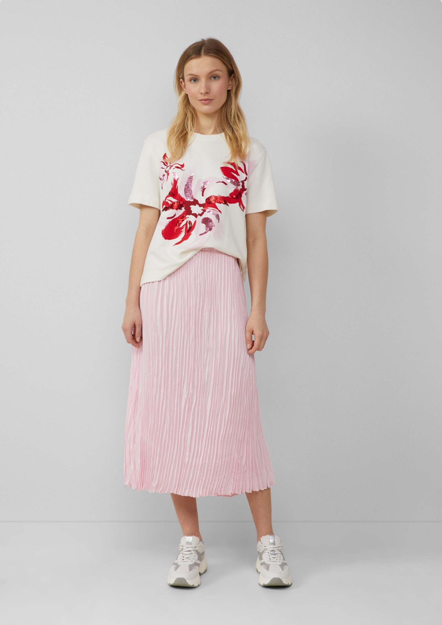 Fließender Midirock mit Plisseefalten und Elastikbund