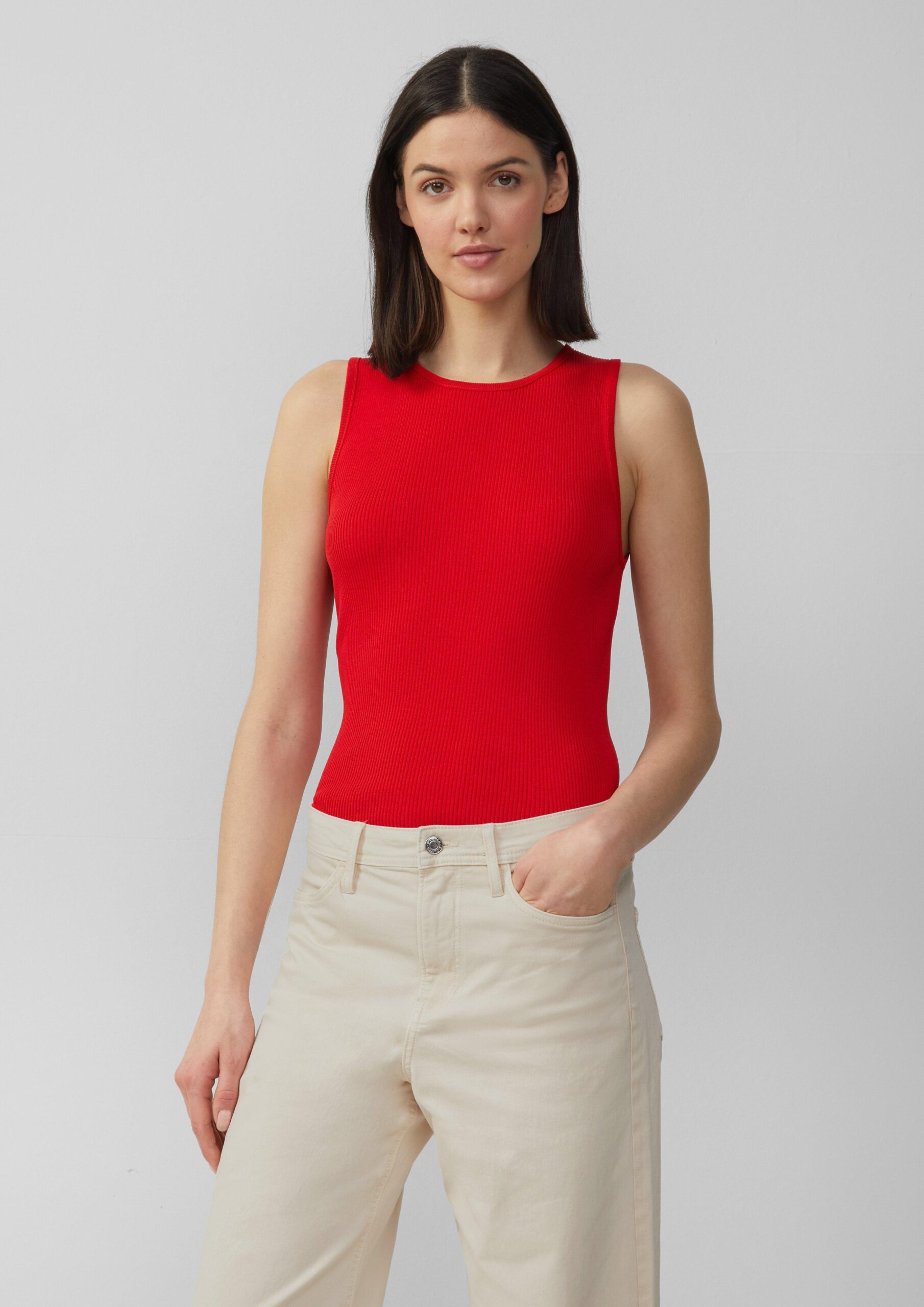 Geripptes Feinstrick-Top im Slim Fit